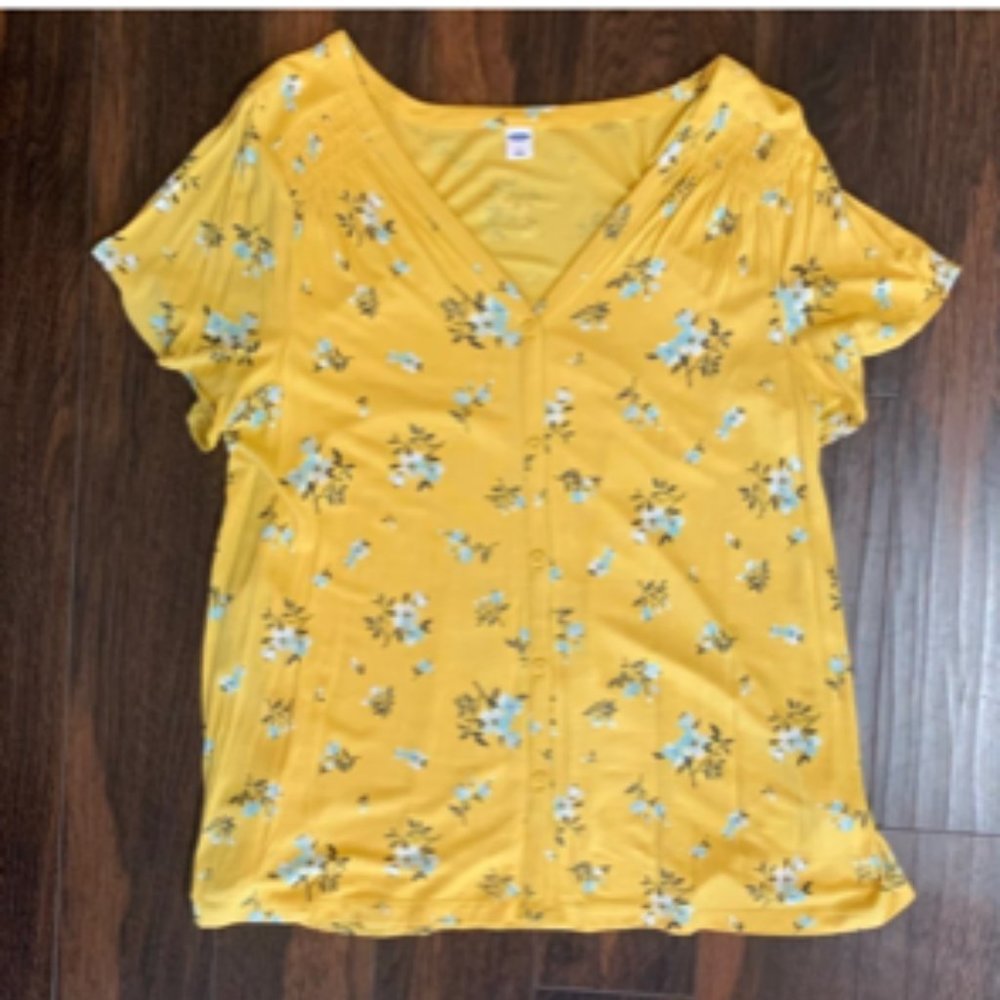 Old Navy mustard print top L.